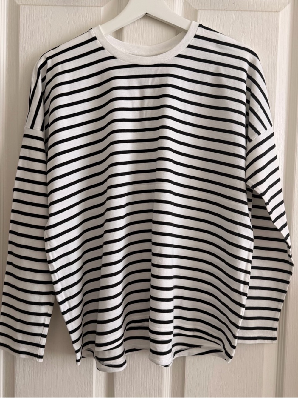 Uniqlo White and Black Striped Tee